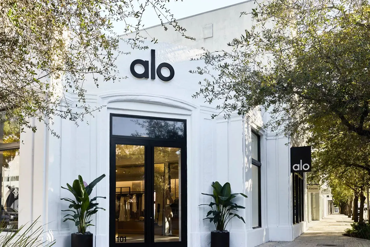 Alo Yoga品牌LOGO设计案例-内衣行业标志设计方案