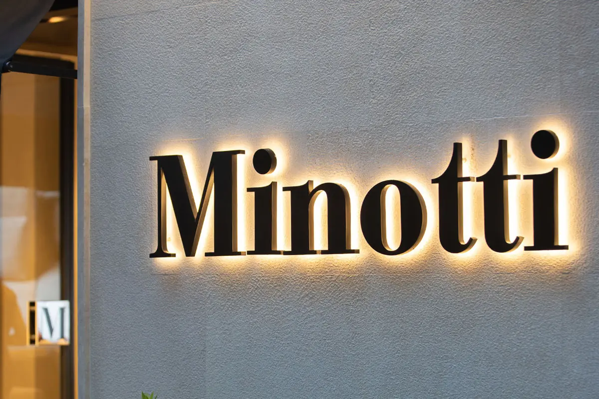 Minotti标志设计含义及家具品牌设计理念-诗宸标志设计