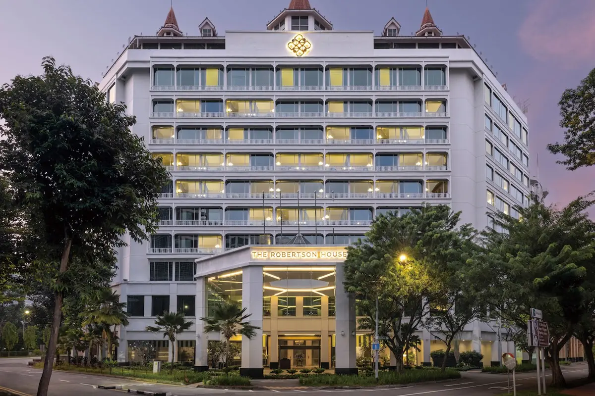 The Crest Collection酒店品牌大门口