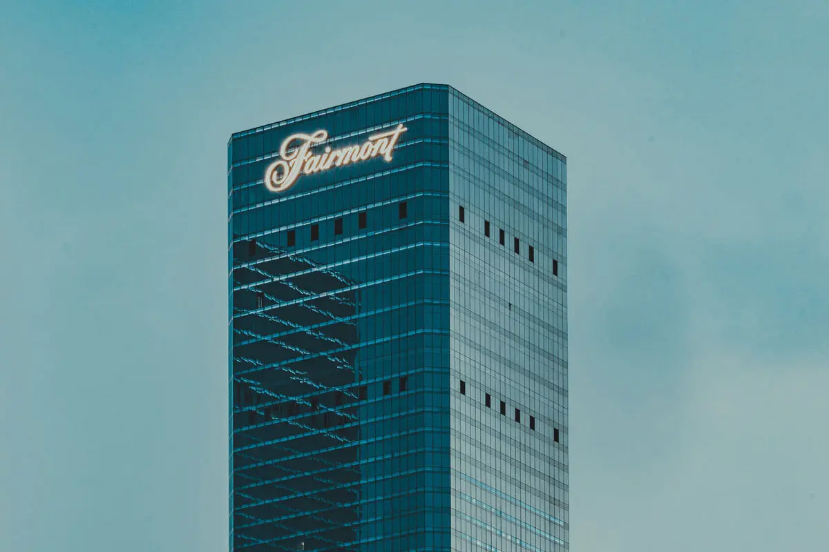 费尔蒙酒店大门口