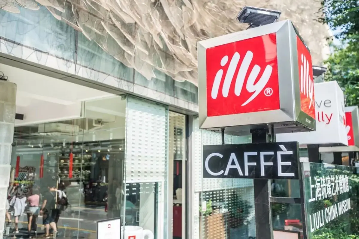 illy Caffè意利logo设计含义及咖啡品牌设计理念 - logo9.net