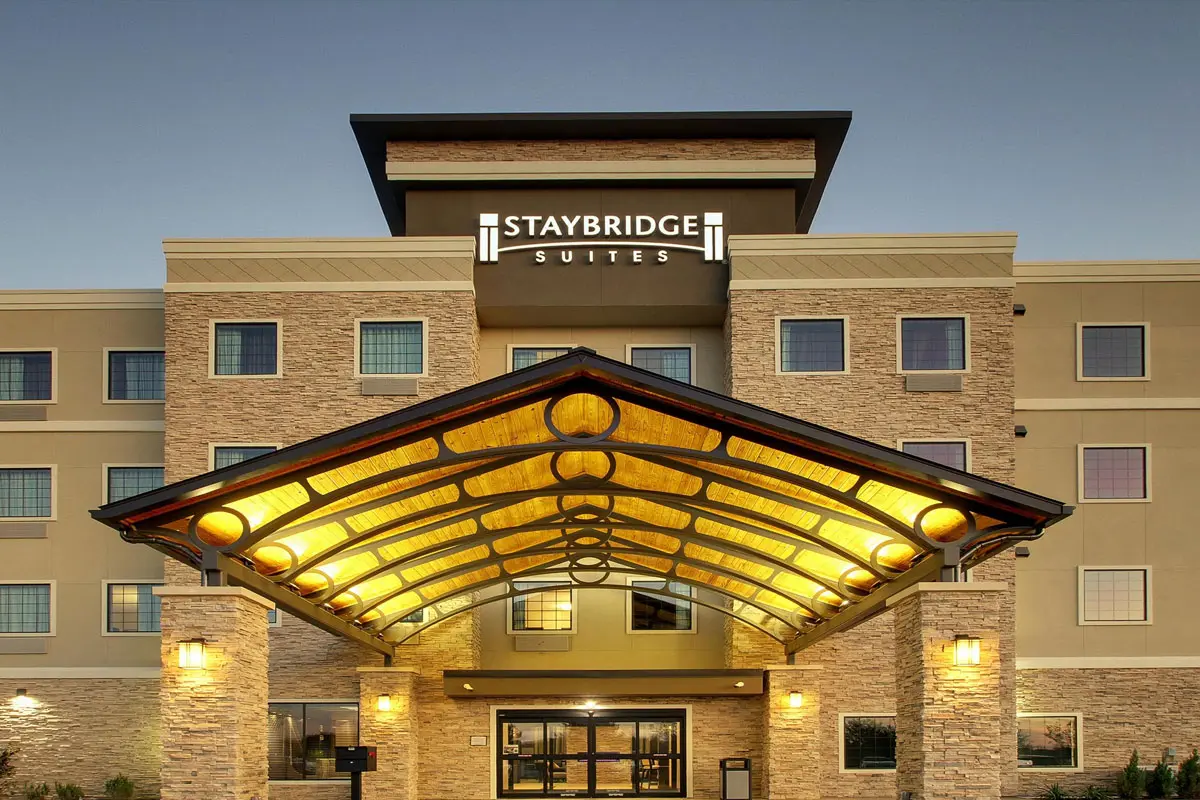 Staybridge Suites酒店大门口